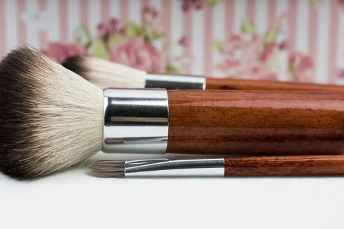 Cosmetic brushes with graphic application
